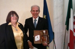 Il pres. del Tyrrhenum Paola Tamburrini Rizzi col prof. Angelo Camaioni