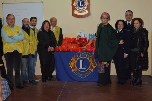 La Befana con la Direzione del Carcere ed i Lions
