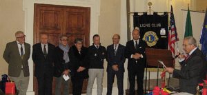 Il Presidente del Lions Club Perugia Maestà delle Volte, Francesco Sapia, e i nuovi soci entrati il 19 dicembre, con i loro parini e madrine