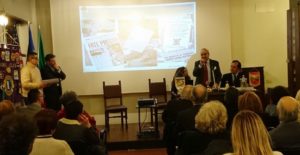 Il presidente del Lions Club Perugia Maestà delle Volte, Francesco Sapia, introduce l'argomento della serata